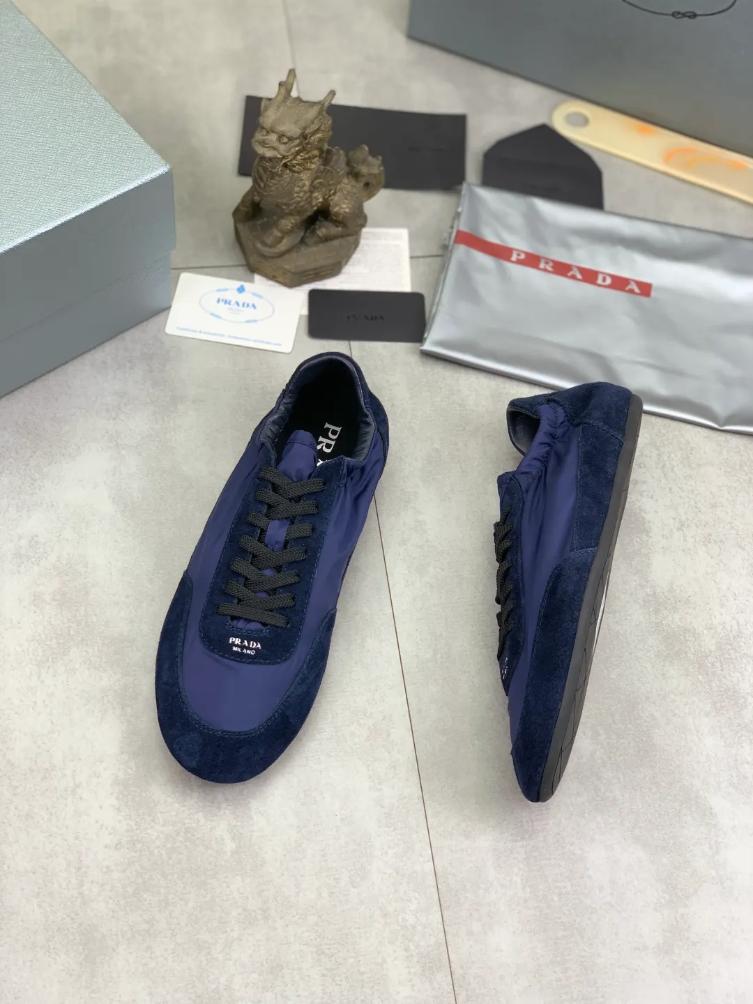 Men's shoes 💰P500💰【New style】hot style is on the official website, 🆘 Trendy brand (Prada) mainly promotes hot style, avant-garde and versatile fashion men's shoes private version mold opening, cowhide surface splicing 1:1 replica... fashionable and simple, original imported cowhide lining cowhide feet; the atmosphere and personality are more fashionable, eye-catching and pursuing class. It will subvert the old idea and be a must-have for fashion trendsetters with you! Must keep it for yourself! Tall and comfortable, large and low, high-end quality workmanship. Size: 38-44; 6️⃣colors available.
